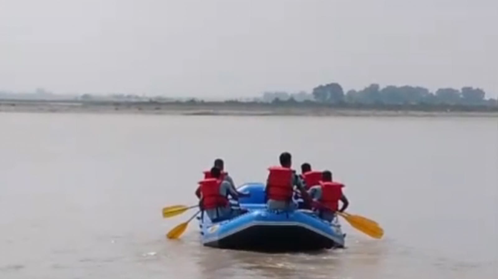 महाकाली नदीमा गाई गोरु तार्ने क्रममा डुबेर ६० वर्षीय पुरुष बेपत्ता