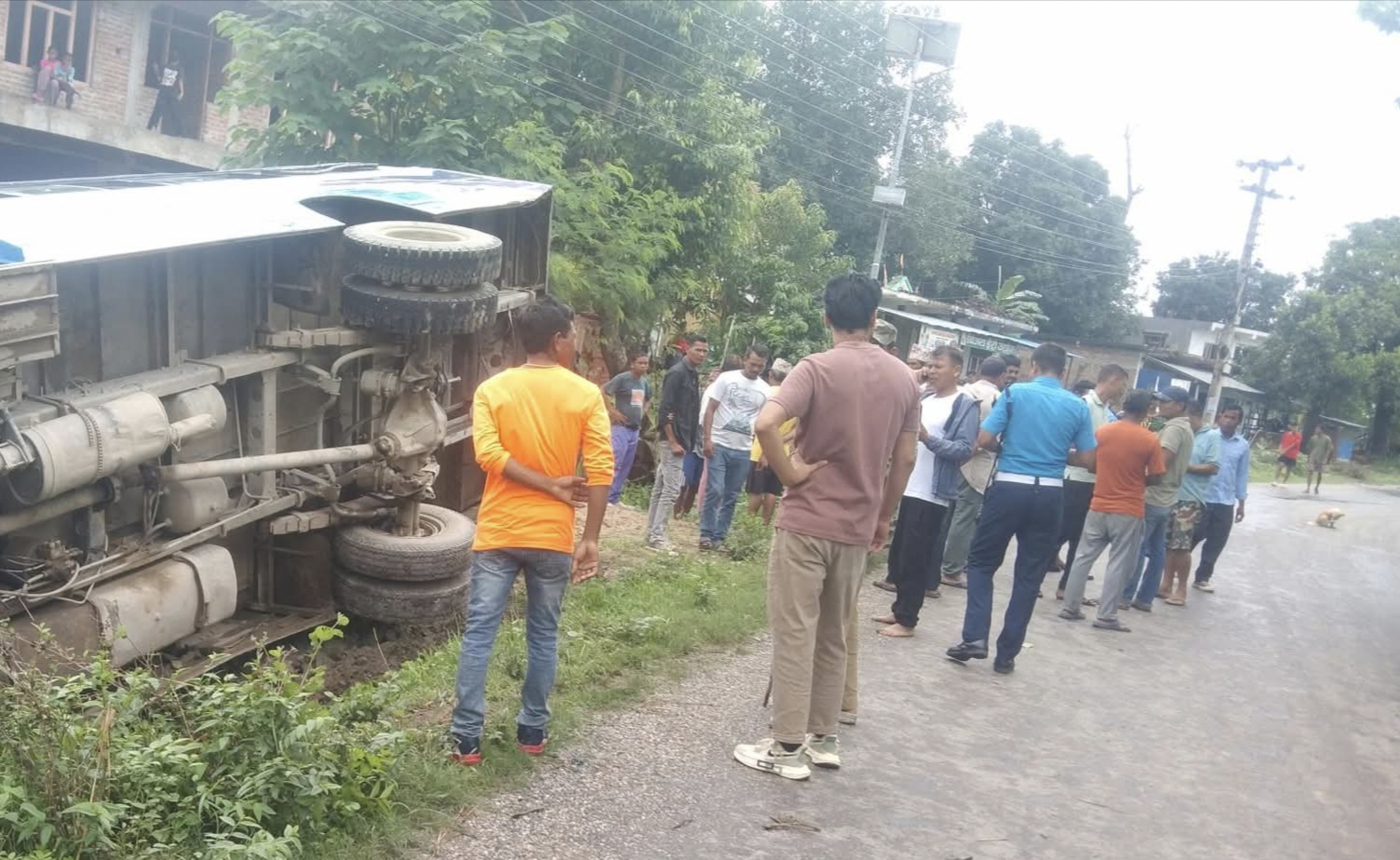 बन्साहमा बसको ठक्करले पैदल यात्रीको मृत्यु; बस पनि पल्टियो, यात्रुहरू भने सकुशल