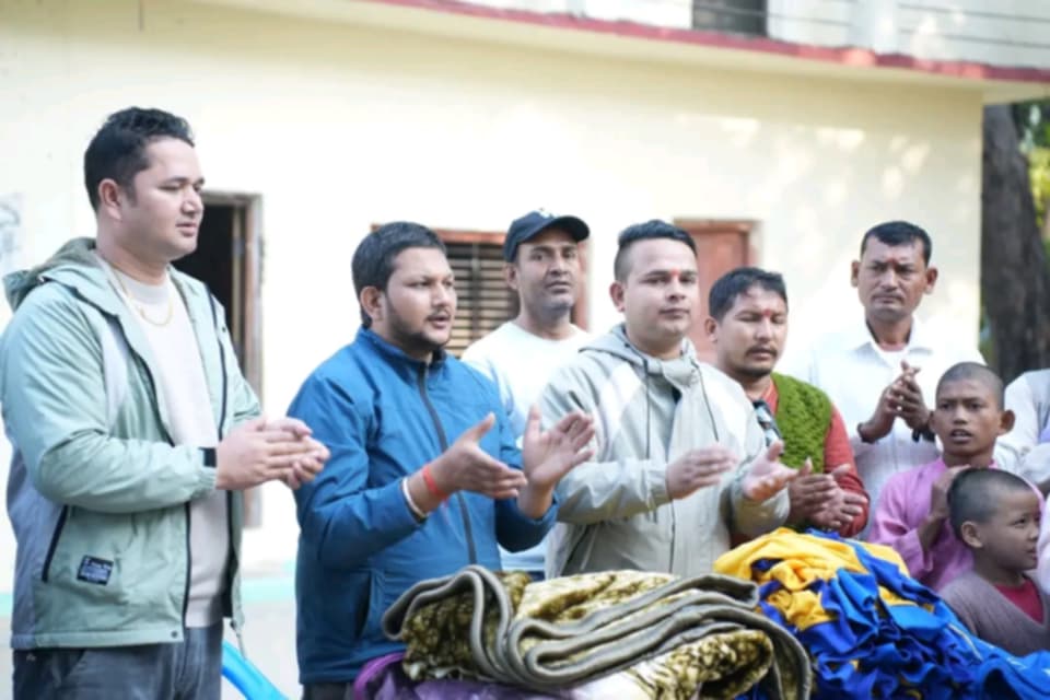 'खान पुगोस्, दिन पुगोस्' अभियान : धनगढीबाट न्यानो कपडा वितरण सुरु