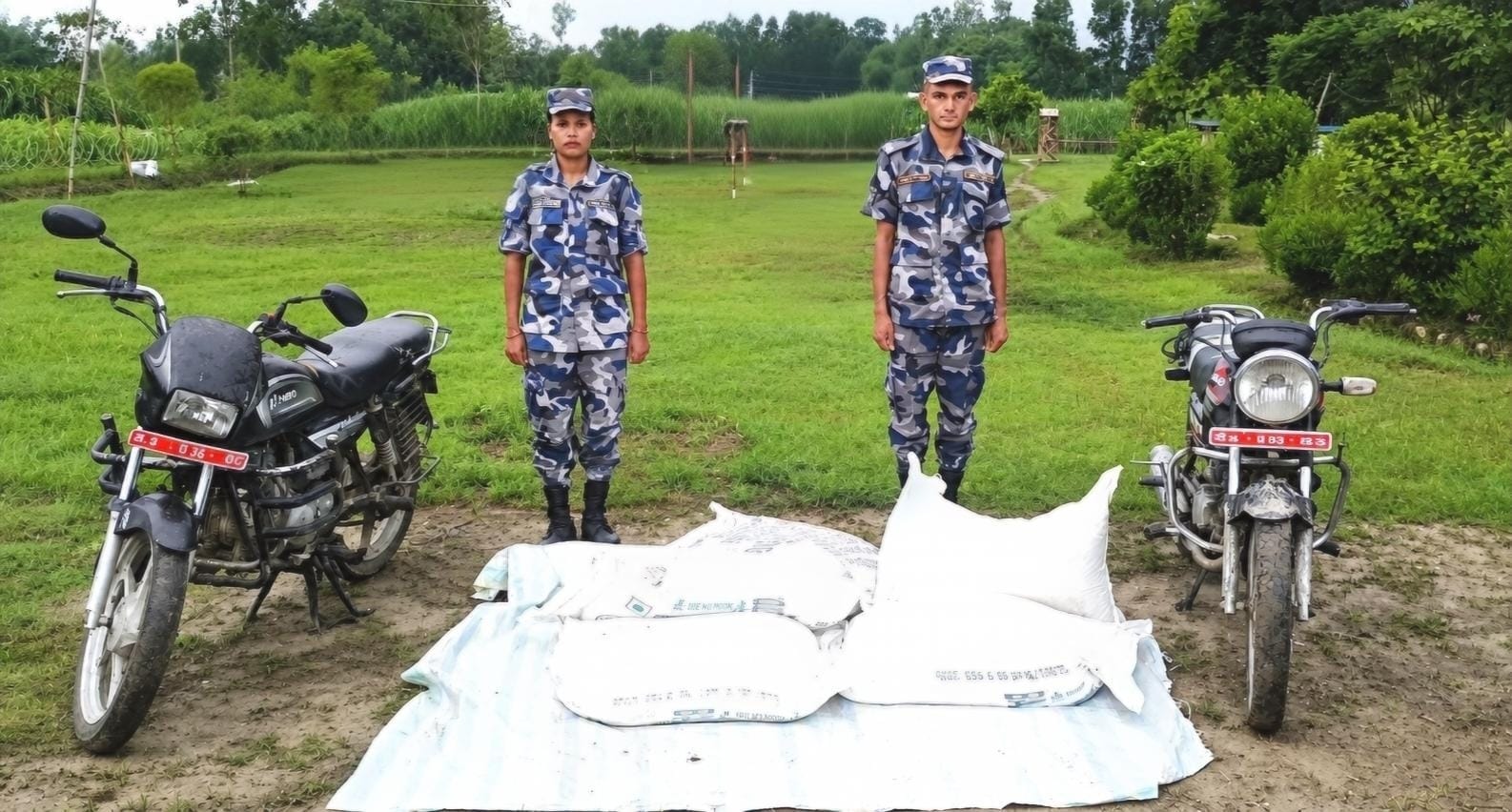 कञ्चनपुरमा भन्सार छलीमा संलग्न ४ मोटरसाइकलसहित १० लाखभन्दा बढीको सामान बरामद