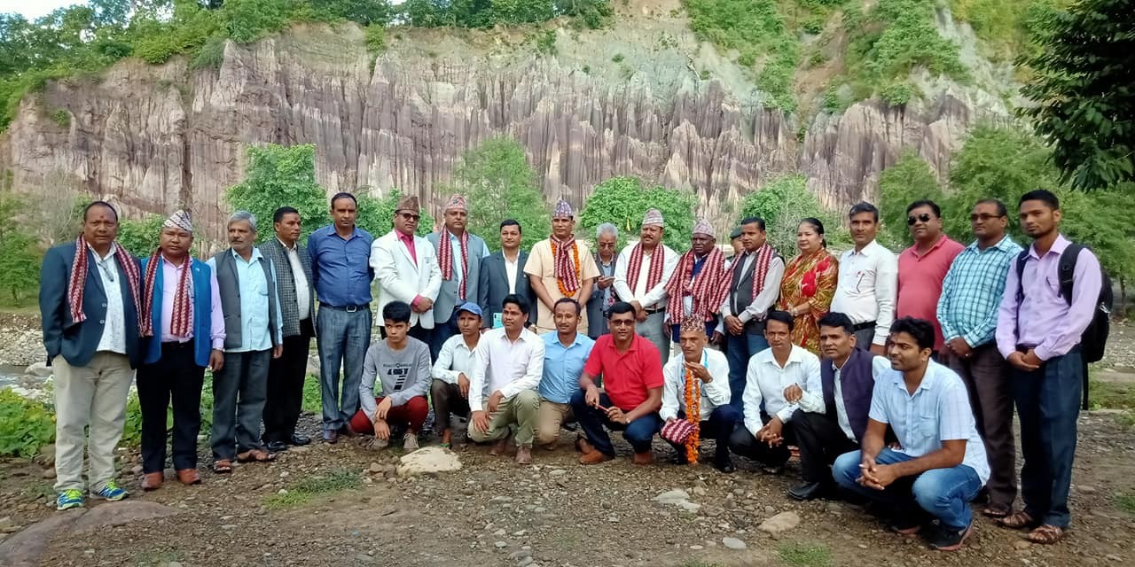 मन्त्री पण्डितद्वारा कञ्चनपुरको बेदकोटमा रहेको शिव लिङ्गेश्वर धामको अवलोकन भ्रमण