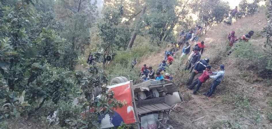 खोड्पे बस दुर्घटना अपडेट : मृतक र घाइते सबैको पहिचान खुल्यो (नामावली सहित)