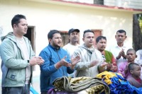 'खान पुगोस्, दिन पुगोस्' अभियान : धनगढीबाट न्यानो कपडा वितरण सुरु