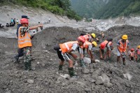 रसुवाको सुरुङमा फसेकाको उद्धारमा चिनियाँ विज्ञ टोली परिचालन , लेदो पन्छाउँदै बाटो खोलिँदै