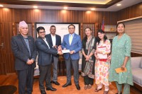 भोटेकोशी बाढी प्रभावितका लागि राष्ट्रिय बहाई समुदायको ३० लाख रुपैयाँ सहयोग
