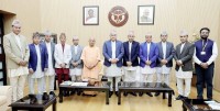सुदूरपश्चिम प्रदेश सरकारको भ्रमण टोली र उत्तर प्रदेशका मुख्यमन्त्री योगी आदित्यनाथबीच भेट