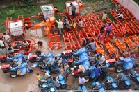 अब खेत-खेतमा सुनिने छ, मेसिनको आवाज; बेलौरी नगरपालिकाद्वारा किसानलाई १७६ कृषि यन्त्र वितरण