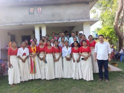 बेलडाँडी-१ मा विभिन्न समुदायलाई संस्कृति झल्किने पोसाक वितरण