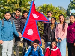 बिएसडब्ल्यूका विद्यार्थीको पहलमा सुदूरपश्चिम विश्वविद्यालयमा नयाँ राष्ट्रिय झण्डा फहराइयो ।।