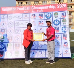 एम्पुटी फुटबल विकासमा योगदानको कदर गर्दै प्रशिक्षक चक्र तामाङ सम्मानित