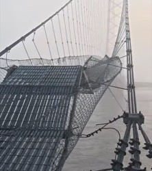 महाकाली नदीमाथिको दोधारा चाँदनी झोलुङ्गे पुलमा क्षति, तत्काल मर्मतको आवश्यकता