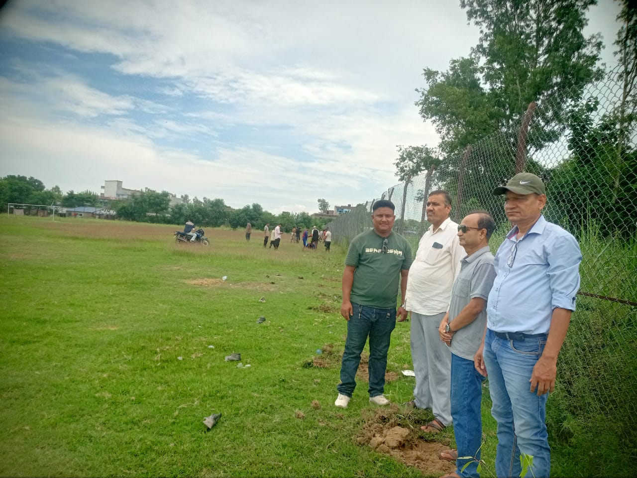 बेलौरीमा मदन भण्डारीको ७४ औँ जन्मजयन्तीका अवसरमा वृक्षारोपण