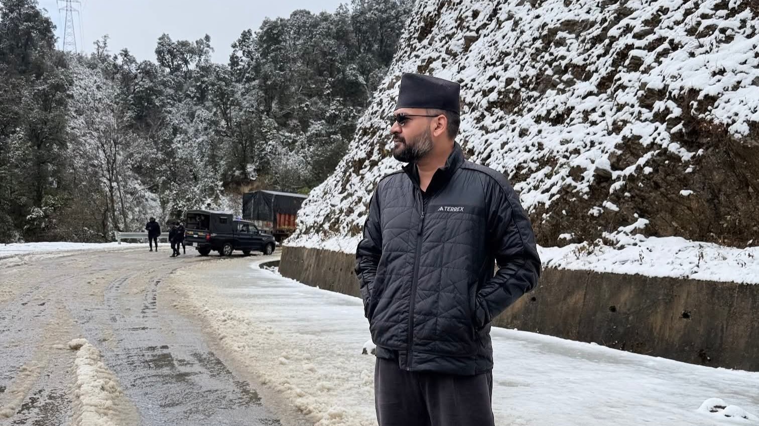 ‘सुदूर अब दूर नाई, झिक्कै झिक्कै माया तम्लाई !’