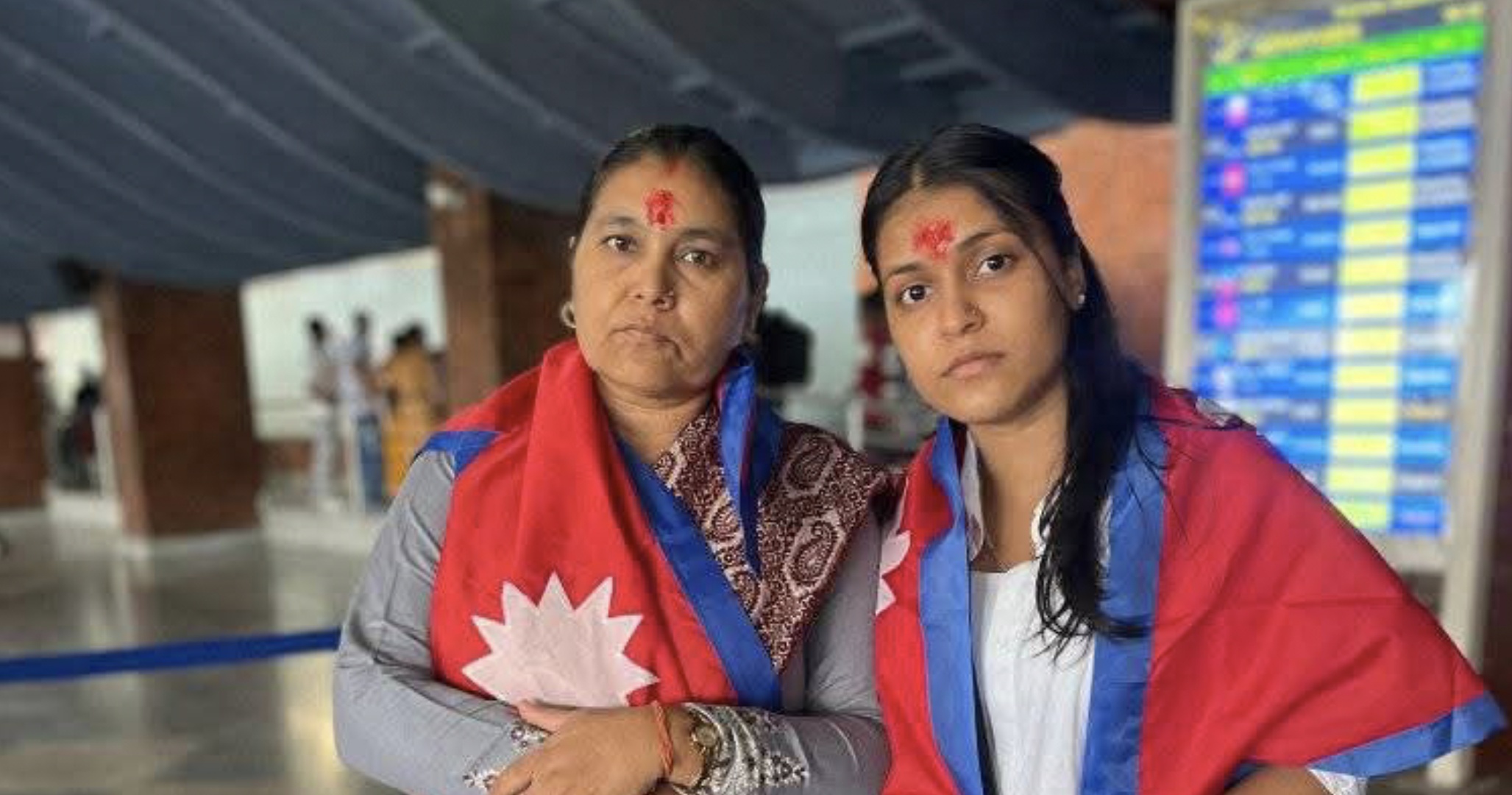 विपिन जोशीको सुरक्षित मुक्तिको मागसहित आमा र बहिनी अमेरिका प्रस्थान