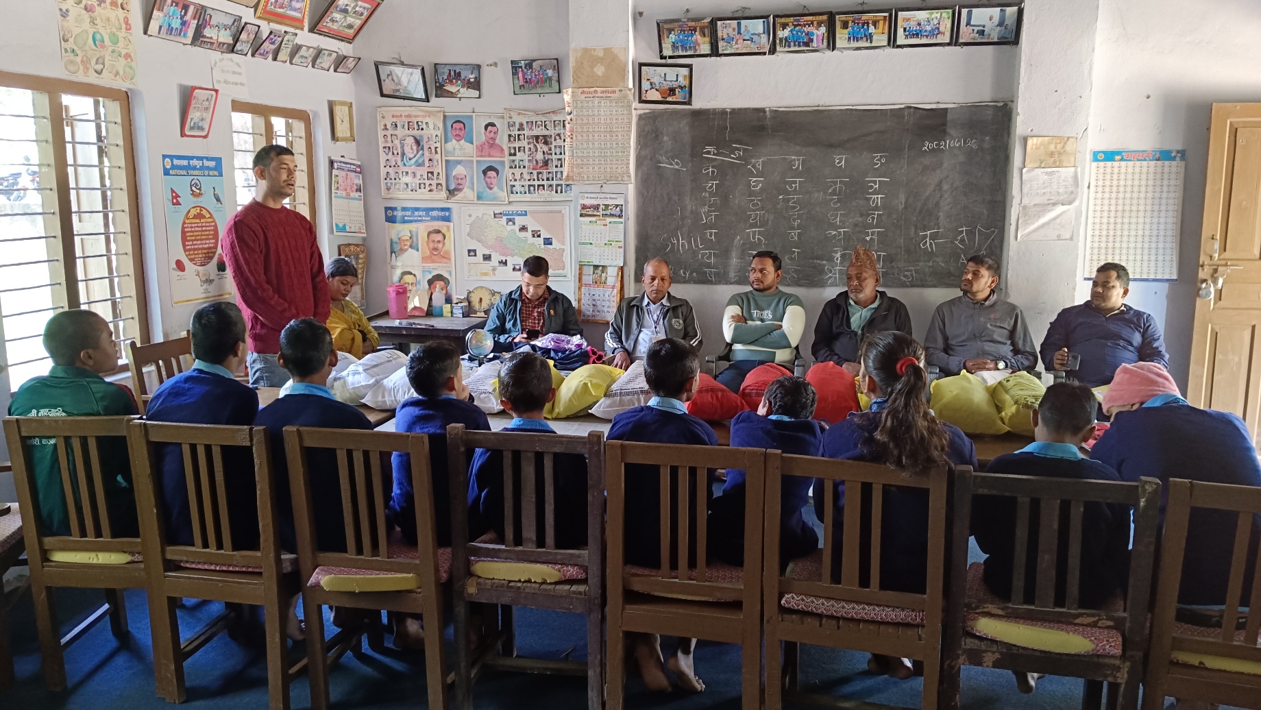 स्व. ईशानको सातौँ स्मृति दिवसमा बौद्धिक अपांगता भएका विद्यार्थीलाई न्यानो लुगा वितरण