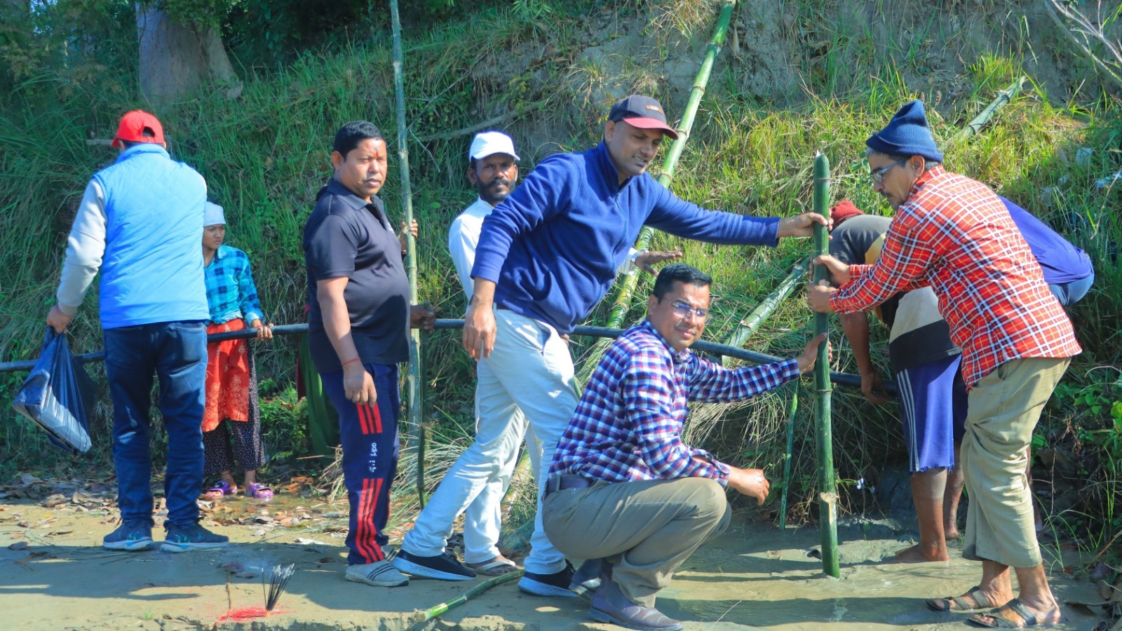 नदी कटान नियन्त्रणका लागि कृष्णपुर २ नयाँबस्तीमा जैविक तटबन्ध निर्माण सुरु