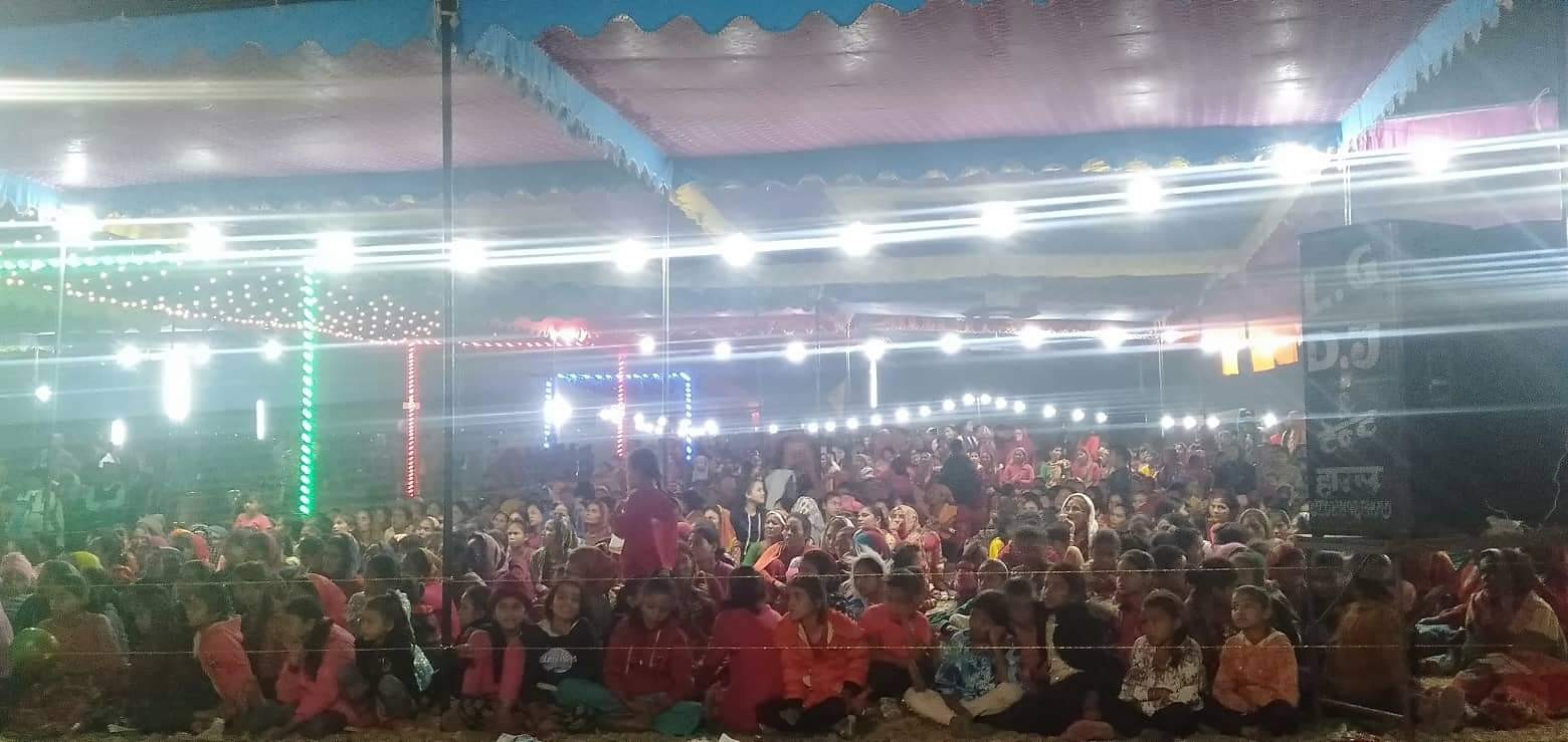 कञ्चनपुरको बेलडाँडीमा जारी रामलीलामा दर्शकहरूको व्यापक उपस्थिति