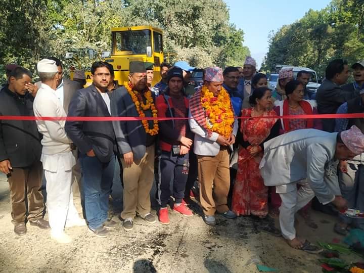 कलुवापुर-बेलौरी सडकखण्ड कालोपत्रेको काम शुरू