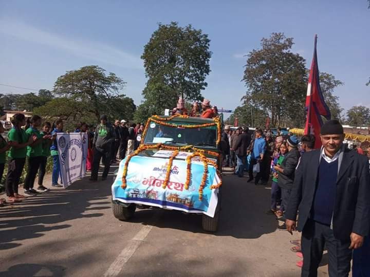 पश्चिमी सीमानाका गड्डाचौकीबाट भित्रिएका पर्यटकहरुलाई भीमरथमा परिक्रमा