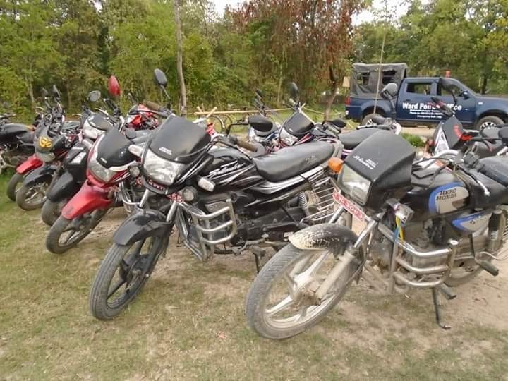सरकारको निर्णय अटेरी गरी घुमिरहेका व्यक्ति र सवारी साधन प्रहरी नियन्त्रणमा