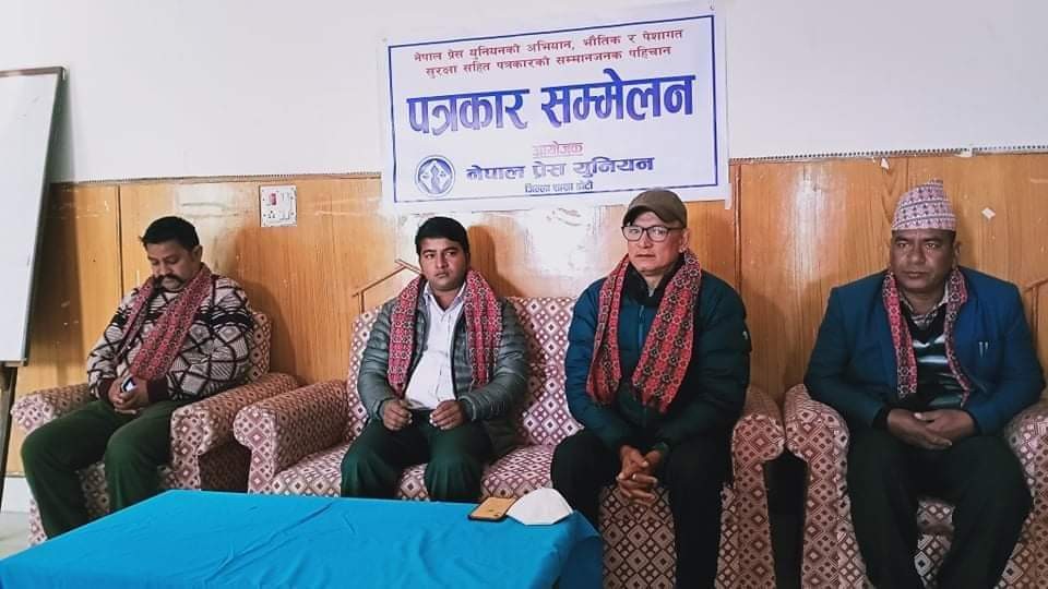 वर्तमान राजनीतिक परिस्थितिले मध्यावधि निर्वाचन माग्दैछ : पूर्वमन्त्री बलायर