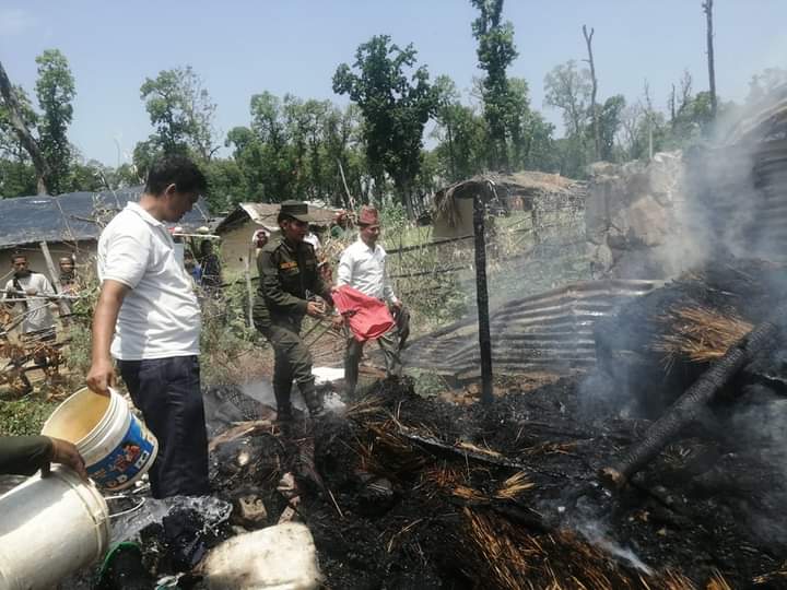 सुकुम्बासी बस्तीमा आगलागी; एक घर जलेर ध्वस्त