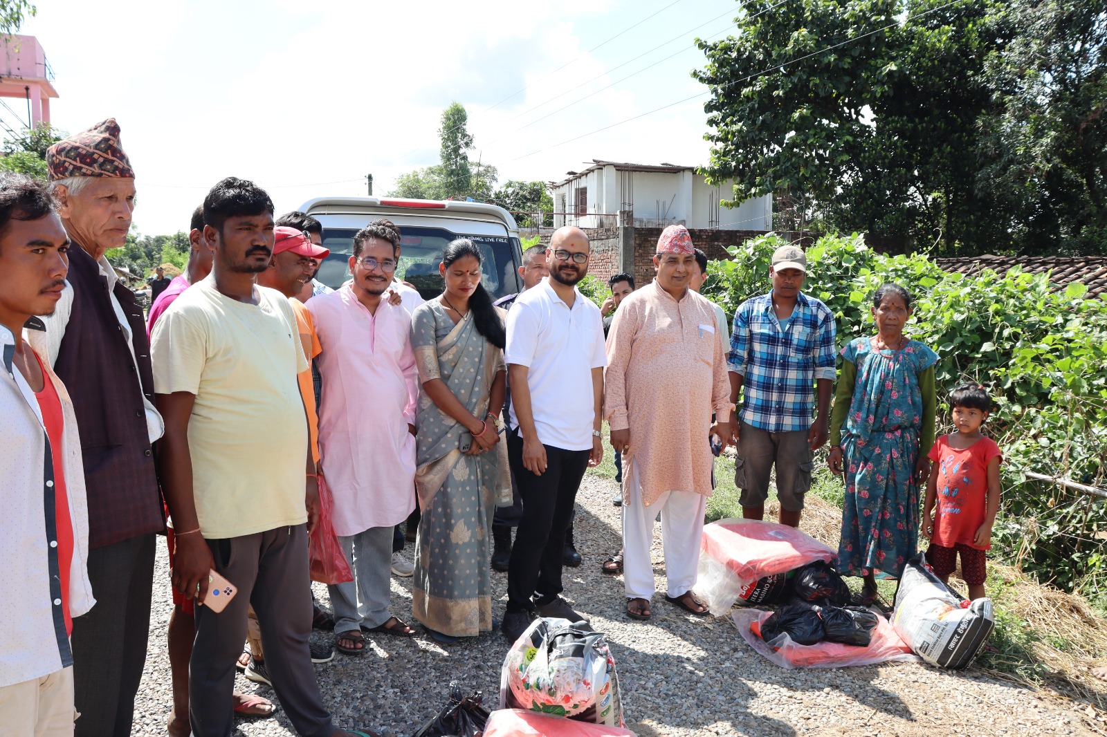 कृष्णपुरमा जङ्गली हात्तीले तीन घर भत्कायो : तत्कालका लागि त्रिपाल र खाद्यान्न सहयोग