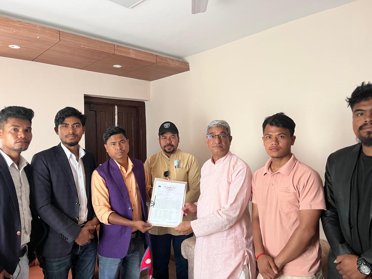 कञ्चनपुर : हरिकिसन रानाको अग्निदाहबाट रहस्यमय मृत्युप्रति रानाथारु अगुवाहरूद्वारा गृहमन्त्रीलाई ज्ञापन पत्र