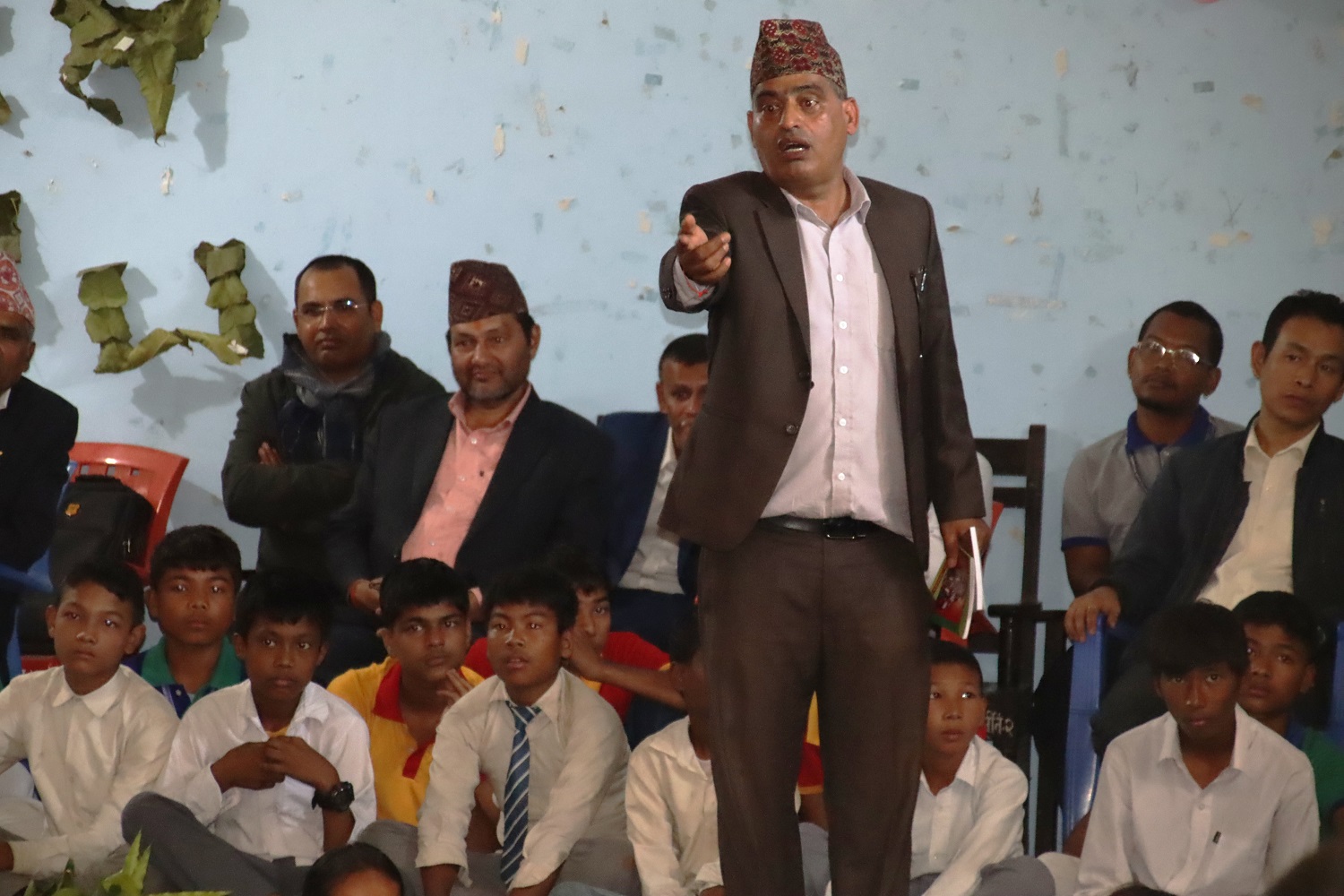 जीवनका लागि गीता ज्ञान : बेलौरीका विद्यार्थीलाई योगाचार्य ओझाको प्रेरक मार्गदर्शन