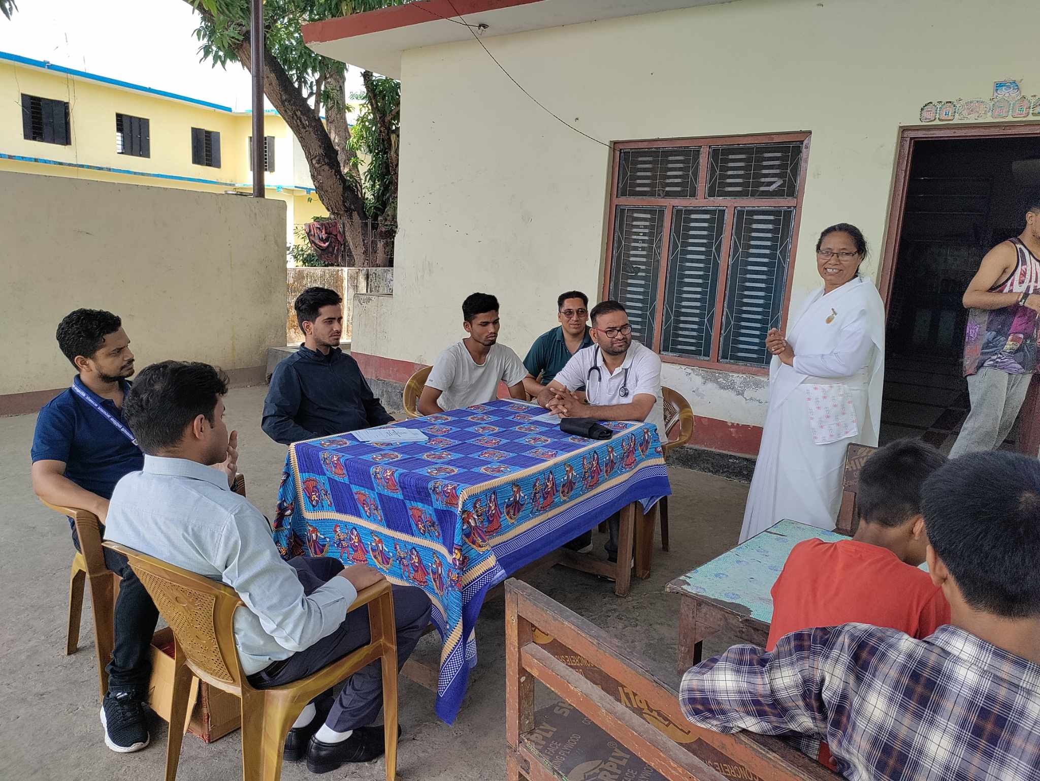बाल अनाथालयका बालबालिका र कर्मचारीहरूको नि:शुल्क स्वास्थ्य परीक्षण