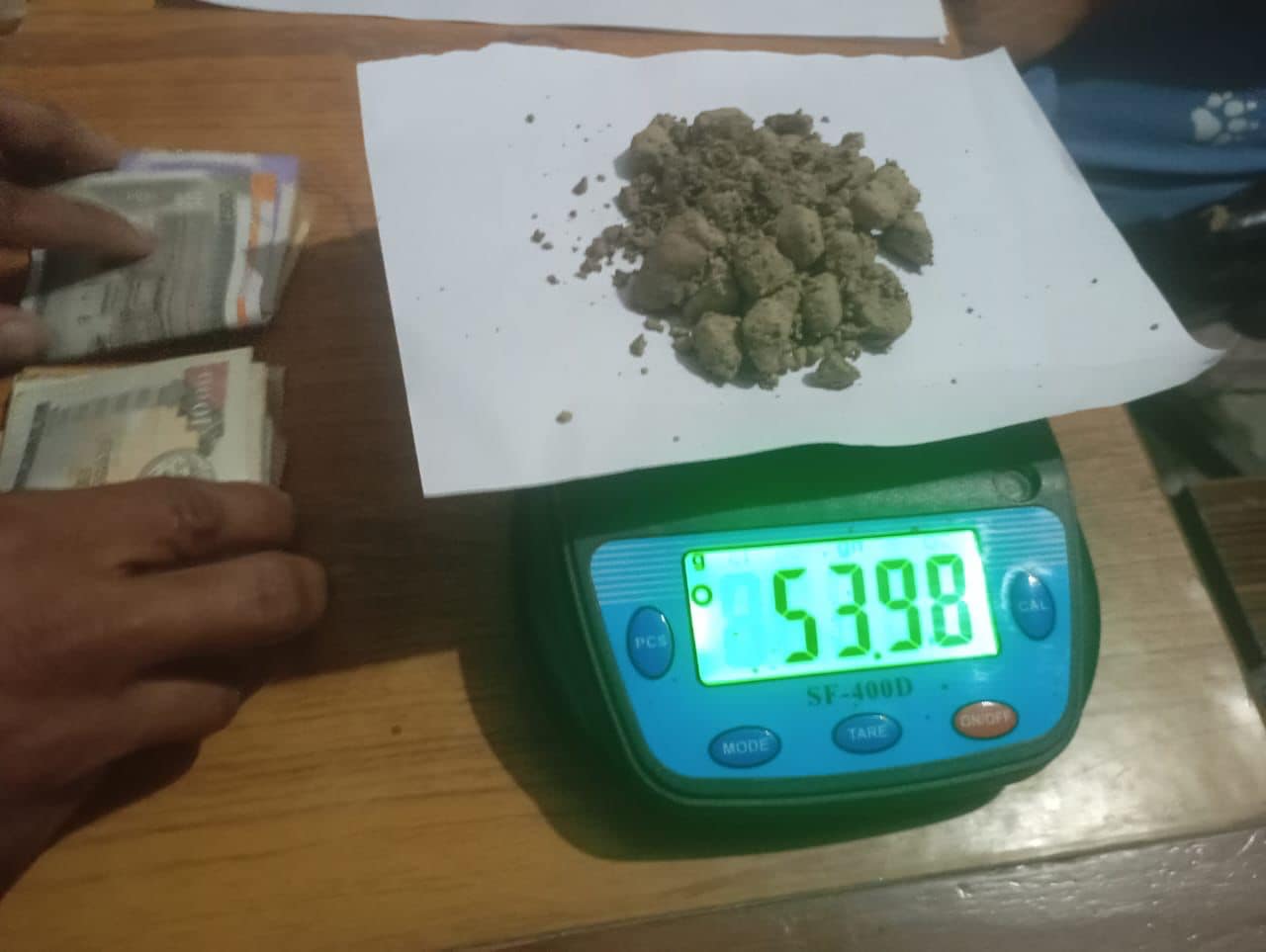 कञ्चनपुर : सीमा क्षेत्रमा खैरो हिरोइनसहित एक जना पक्राउ