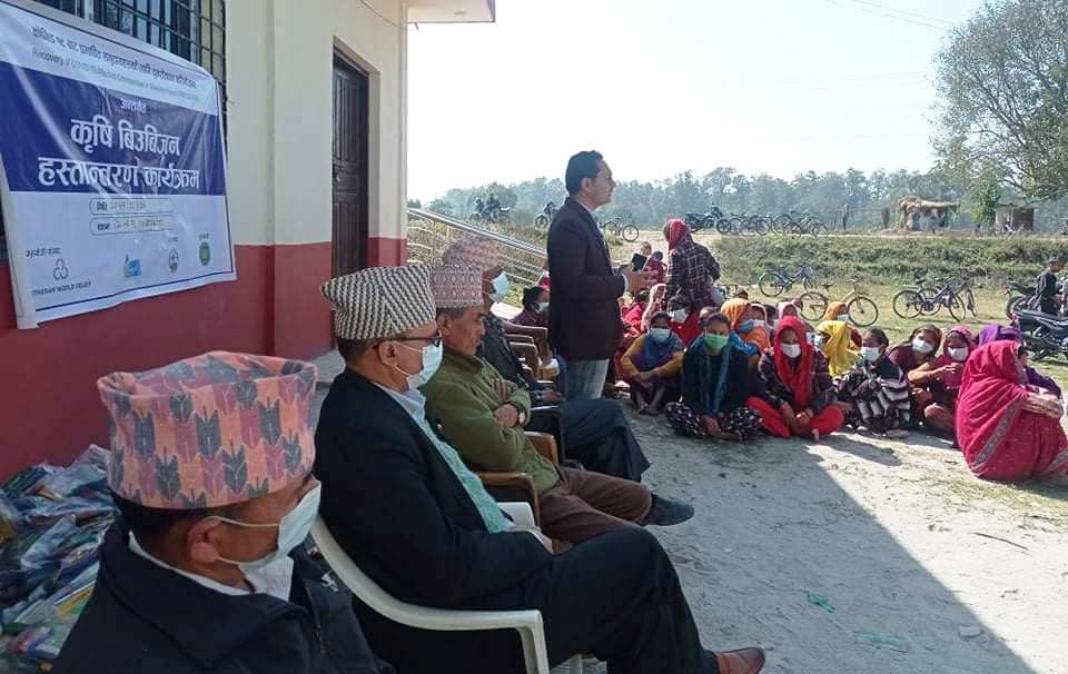 कोरोनाबाट प्रभावित घरधुरीहरू तथा सीमान्तकृत समुदायमा बीउ वितरण