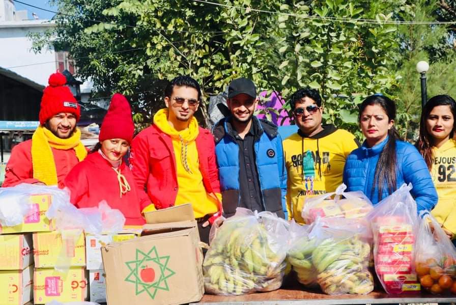 टिकटाक स्टार अंशु वर्माद्वारा महिला तथा वृद्ध सेवा केन्द्रलाई खाद्यान्न सहयोग