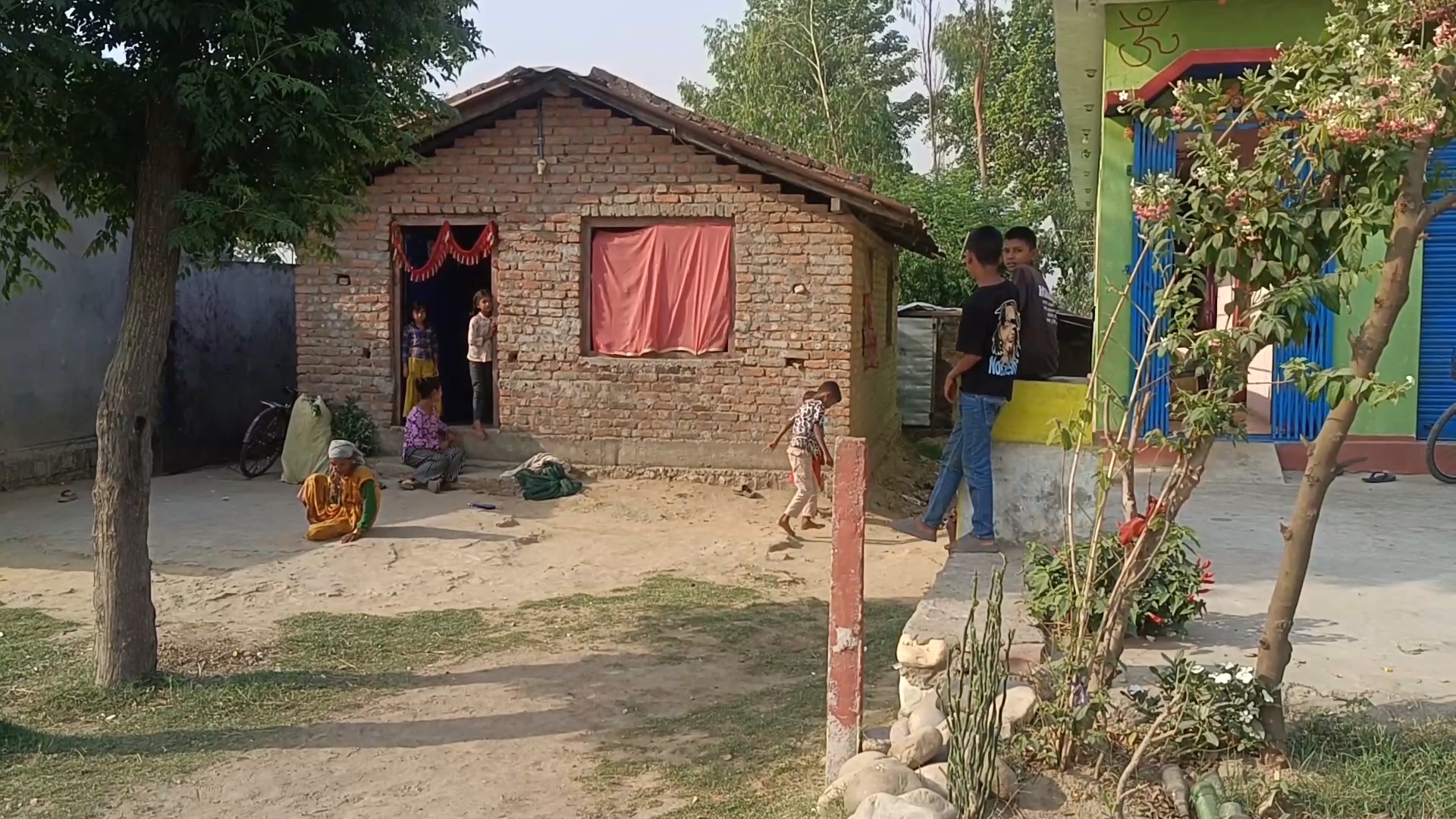 शिक्षकहरू आन्दोलनमा हुँदा के गर्दै छन् ग्रामीण क्षेत्रका विद्यार्थी र अभिभावक ?