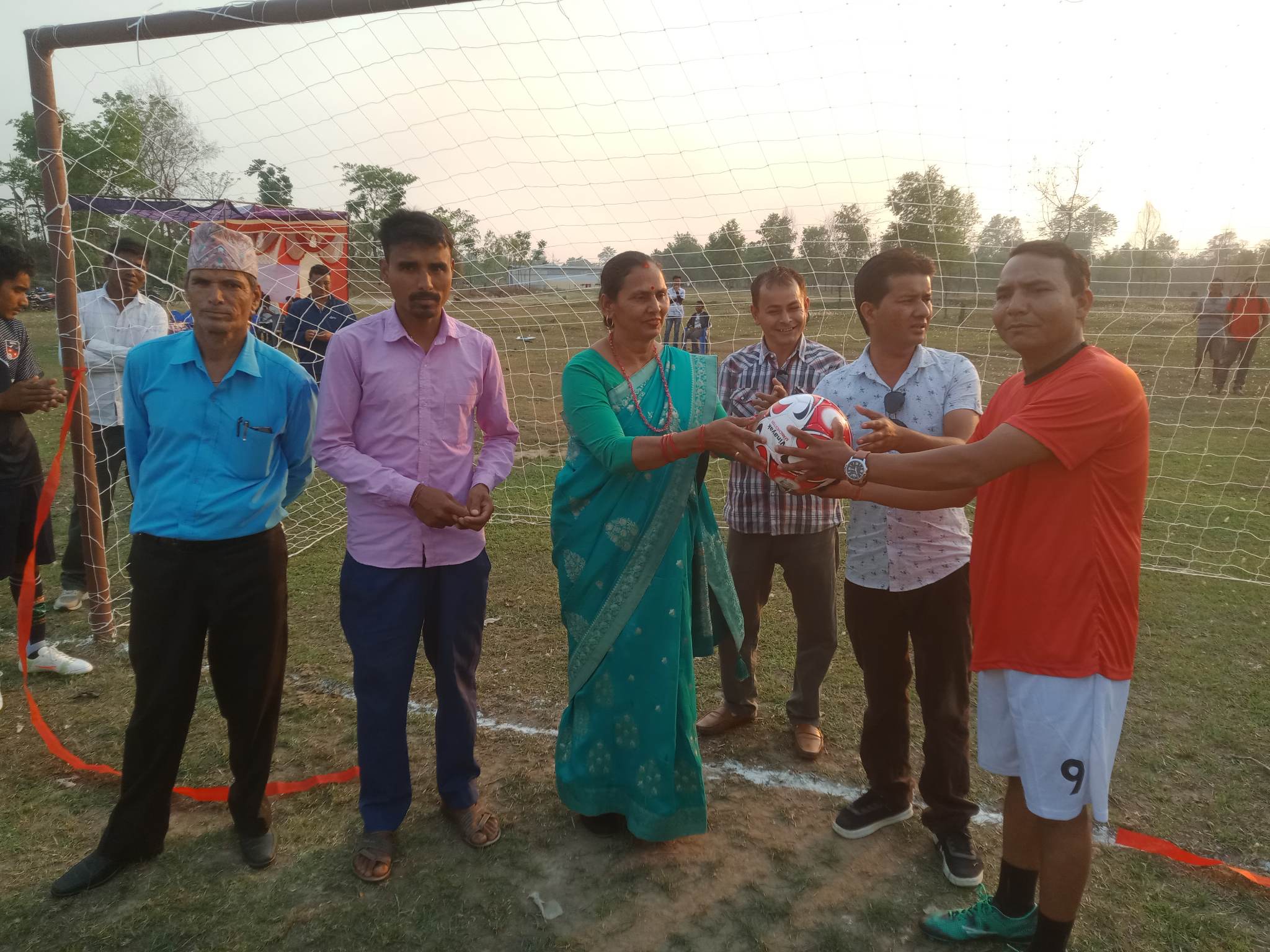 शुक्लाफाँटा ११ अमरपुरमा वडा स्तरीय फुटबल प्रतियोगिताको समुद्घाटन