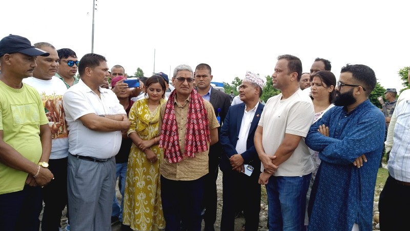 गृहमन्त्री लेखकद्वारा निर्माणाधीन गाइडबण्ड, सुख्खा बन्दरगाह र विमानस्थलकाे अनुगमन