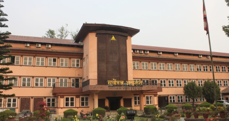 स्वास्थ्यकर्मी तहवृद्धि प्रकरण : ऐन कार्यान्वयन नगर्न सर्वोच्च अदालतको अन्तरिम आदेश
