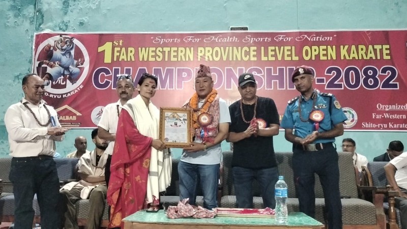 पत्रकार ऐश्वर्या कुँवरलाई खेलकुदमा योगदान पुर्‍याएको भन्दै सम्मान