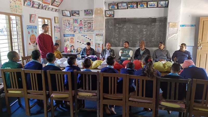 स्व. ईशानको सातौँ स्मृति दिवसमा बौद्धिक अपांगता भएका विद्यार्थीलाई न्यानो लुगा वितरण