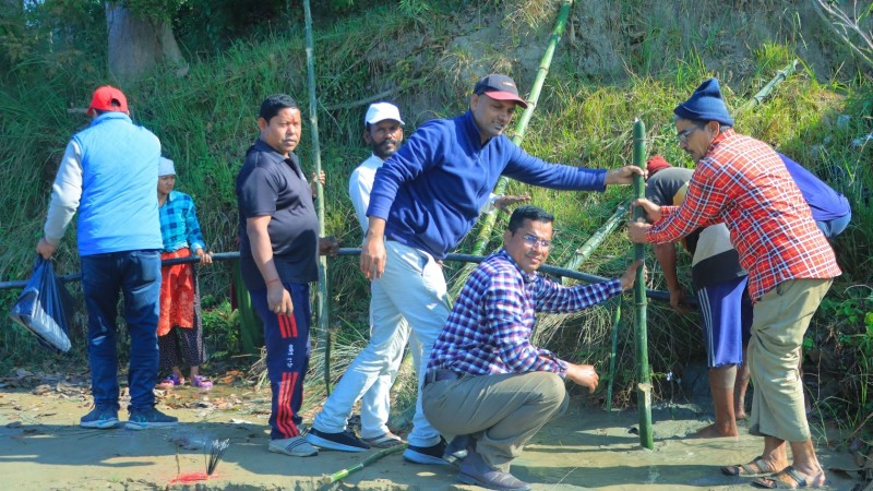 नदी कटान नियन्त्रणका लागि कृष्णपुर २ नयाँबस्तीमा जैविक तटबन्ध निर्माण सुरु