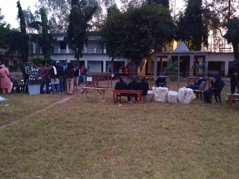 कञ्चनपुरमा पनि मतदान कार्य सम्पन्न भएपछि मतगणना स्थलमा मतपेटिकाहरू सङ्कलन गरिँदै