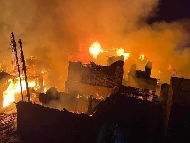 तल्लो बजारमा आगलागी हुँदा बिस वटा घर जलेर नष्ट