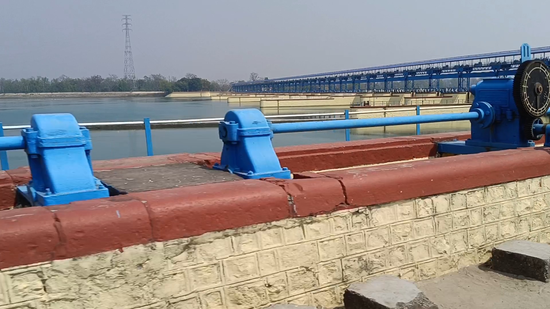 महाकाली नदीको बहाव वृद्धि, बनबासा पुलमा सवारी आवतजावत बन्द