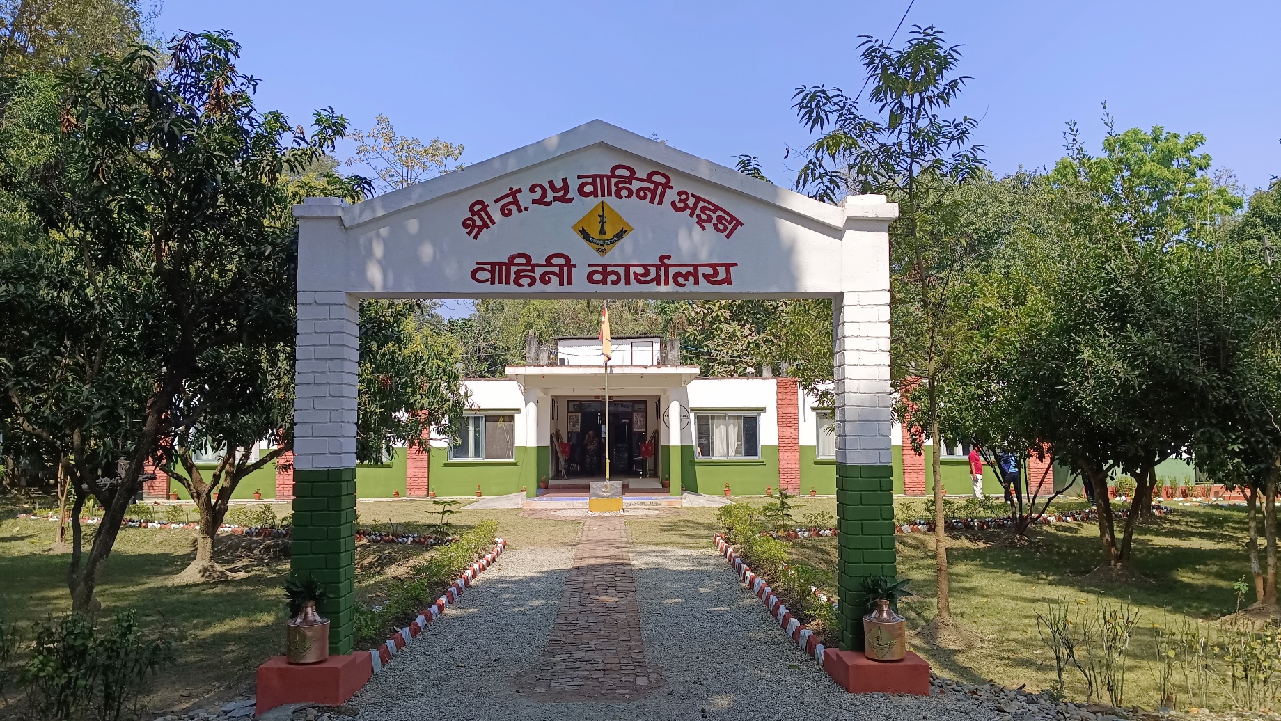 नेपाली सेनाले लालझाडीमा निःशुल्क स्वास्थ्य शिविर सञ्चालन गर्दै