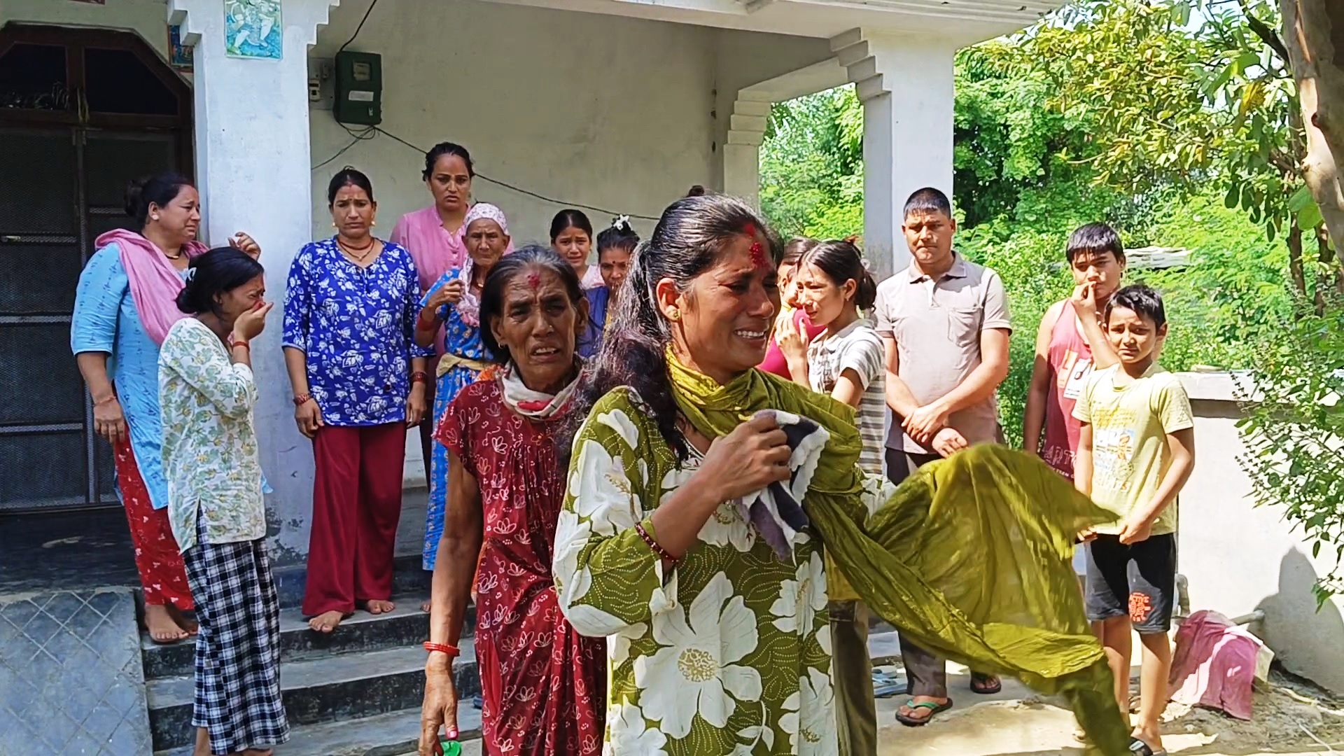 जीवनसँगको सङ्घर्षमा सुनिता बलायर : किमोथेरापीका लागि सहयोगको अपिल