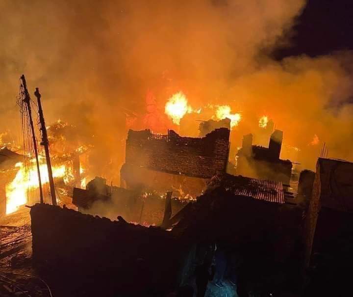 तल्लो बजारमा आगलागी हुँदा बिस वटा घर जलेर नष्ट